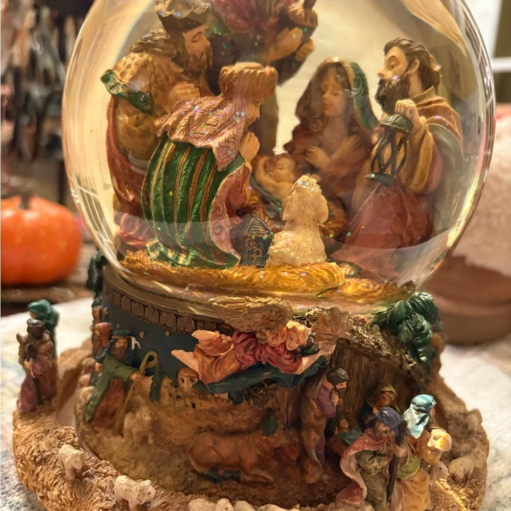 Large Nativity Scene Snow Globe - Picture 3 of 7